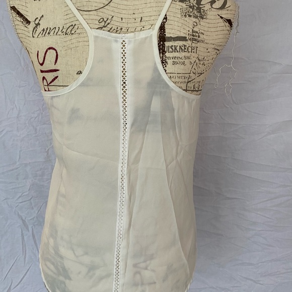 White blouse. Very comfortable and light for summer! - Picture 2 of 4